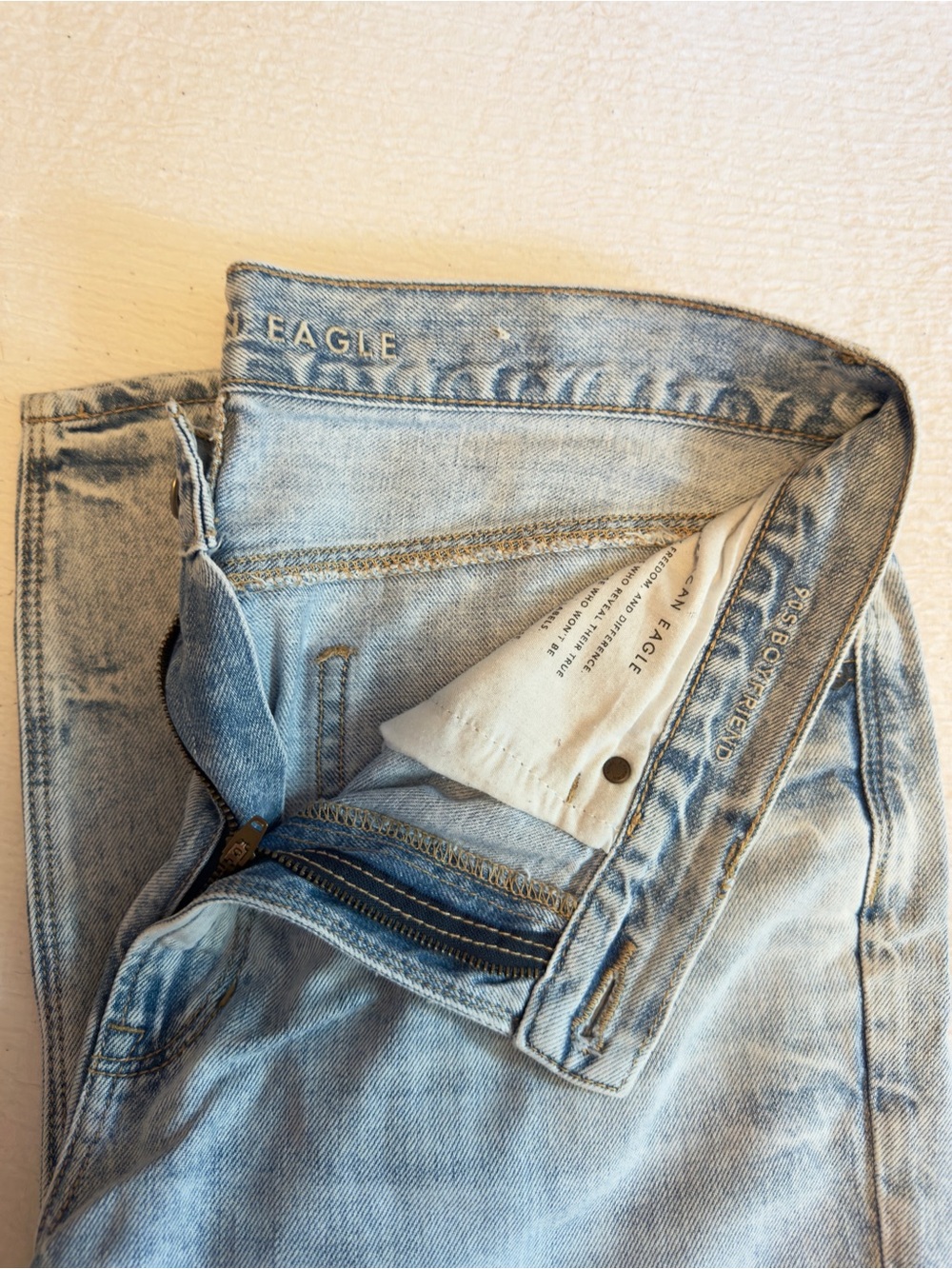 American Eagle Outfitters Light Blue 90s Boyfriend